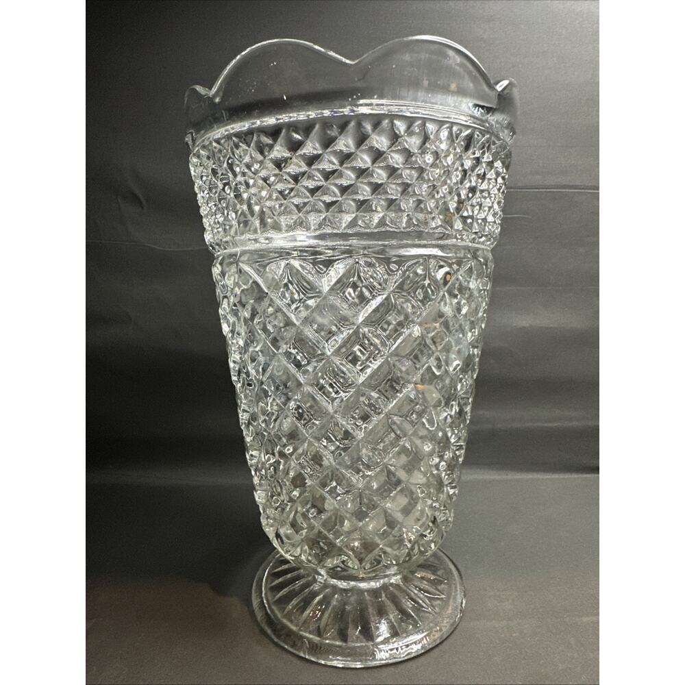 Vintage Anchor Hocking WEXFORD Footed Scalloped 10" Large Flower Vase - Picture 2 of 5